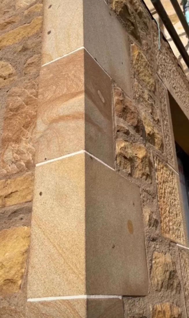 Dressed sandstone quoins